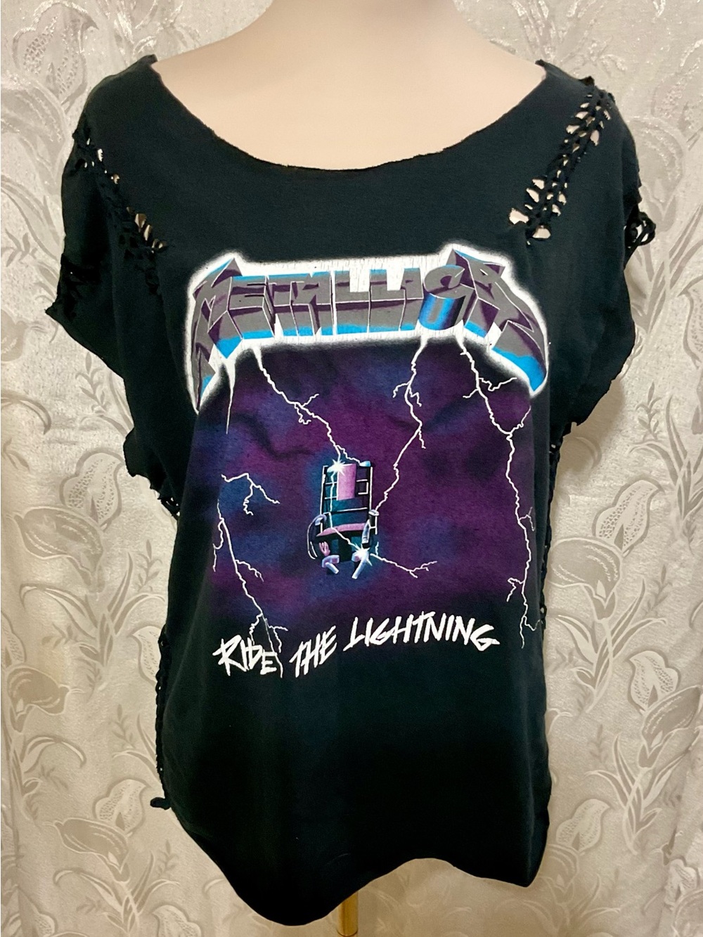 Metallica 'Ride the Lightning' Black Graphic Distressed Women's Tee L